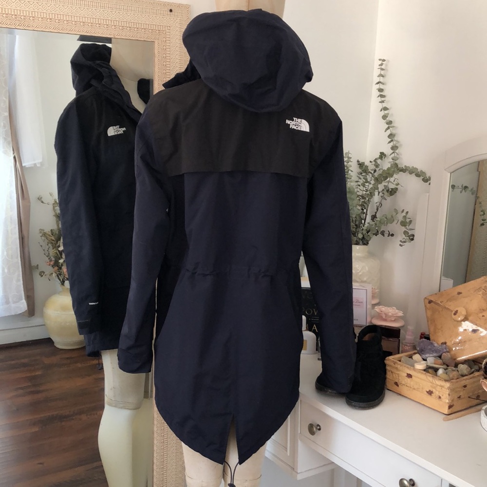 The North Face Windbreaker Jacket 🧥 - Picture 3 of 11